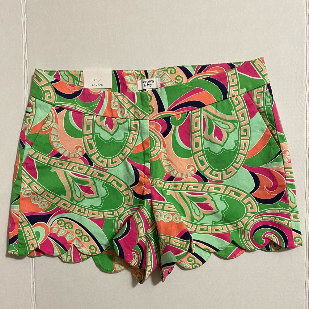 Cute Crown & Ivy Scalloped Hem Shorts